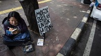 Aksi itu juga digelar sebagai kritik terhadap KLHK yang dianggap abai dalam menyelesaikan konflik hutan adat Kinipan di Lamandau, Kalimantan Tengah yang sudah berlangsung selama delapan tahun.
