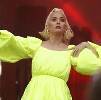 Katy Perry mendapatkan rekor Guinness World Record karena eksistensinya di media sosial. Dia menjadi orang pertama yang berhasil mendapatkan 100 juta follower di Twitter pada 16 Juni 2017. Di saat yang sama, pelantun lagu Fireworks ini juga memegang rekor sebagai Akun dengan Follower di Twitter. Foto: Getty Images/Daniel Pockett