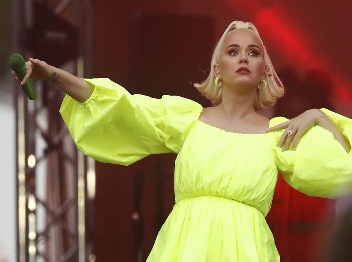 BRIGHT, AUSTRALIA - MARCH 11: Katy Perry poses for a selfie on March 11, 2020 in Bright, Australia. The free Fight On concert was held for for firefighters and communities recently affected by the devastating bushfires in Victoria. (Photo by Daniel Pockett/Getty Images)