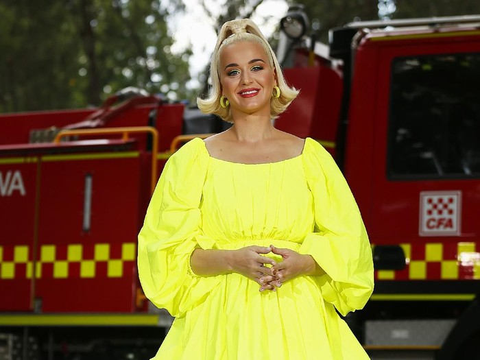 BRIGHT, AUSTRALIA - MARCH 11: Katy Perry poses for a selfie on March 11, 2020 in Bright, Australia. The free Fight On concert was held for for firefighters and communities recently affected by the devastating bushfires in Victoria. (Photo by Daniel Pockett/Getty Images)