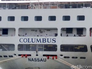 Kapal Pesiar Columbus yang Sandar di Semarang Berangkat dari Australia