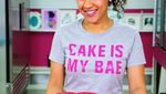 Ini Yolanda Gampp yang Berpose dengan Illusion Cake Buatannya