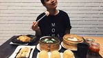 Pesona Kareyca, Kakak Chef Renatta Moeloek Saat Makan Dim Sum