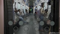 Guna menghindari kegaduhan publik dan disinformasi, pemerintah pun menyediakan layanan sambungan telepon atau hotline terkait COVID-19. Seperti diketahui, meski jumlah orang yang terinfeksi virus corona mencapai ratusan ribu orang, jumlah korban sembuh dari virus ini pun juga terus bertambah.