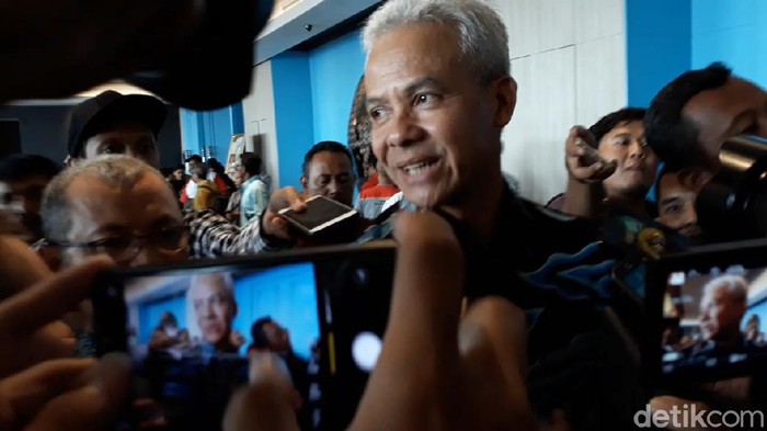 Gubernur Jateng, Ganjar Pranowo saat bicara soal pasien positif Corona yang meninggal di Solo, Jumat (13/3/2020).