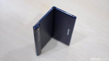 Engsel lipatnya pun ditingkatkan untuk durabilitas yang lebih baik. Foto: Adi Fida Rahman/detikINET