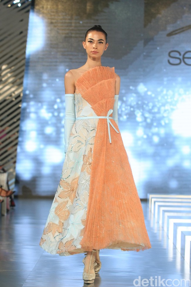 Sebastian Gunawan menampilkan koleksi terbarunya di acara Fashion Nation 2020, di Senayan City, Jakarta. Kamis [12/3/2020]. Foto: Mohammad Abduh/Wolipop.