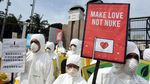Aksi Tolak Nuklir di Depan DPR