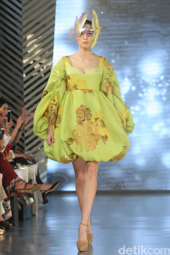 Sebastian Gunawan menampilkan koleksi terbarunya di acara Fashion Nation 2020, di Senayan City, Jakarta. Kamis [12/3/2020]. Foto: Mohammad Abduh/Wolipop.