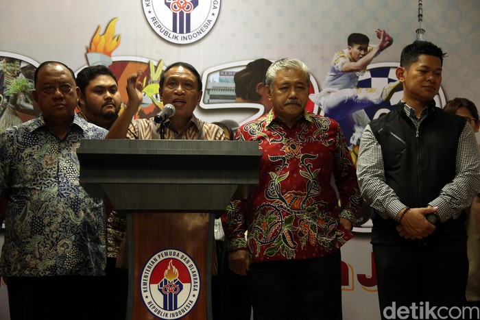 Soal Penanganan Corona, Menpora Serahkan ke Cabor Masing-masing Menpora Zainudin Amali gelar rapat dengan para operator liga terkait virus corona. Menpora menyerahkan kebijakan penanggulangan corona kepada cabor masing-masing.