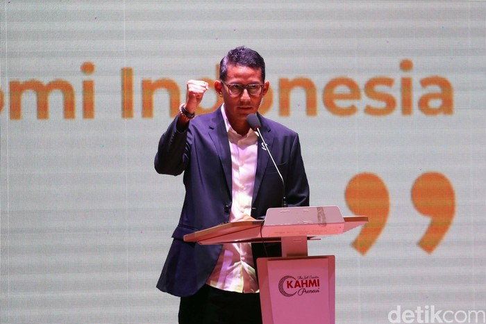 Sandiaga Uno hadir dalam diskusi 'Opposition Leaders Economic Forum' di Jakarta. Acara itu membahas 'Selamatkan Ekonomi Indonesia di Tengah Krisis COVID-19'.
