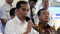 Jokowi sebelumnya memuji pengecekan di Terminal 3 Bandara Soekarno-Hatta, Tangerang, Banten, untuk mencegah persebaran virus corona.
