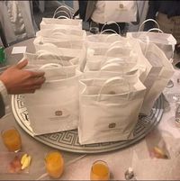 Khawatir Virus Corona, Pengantin Ini Siapkan Jamuan Makan 'Take Away' untuk Tamu