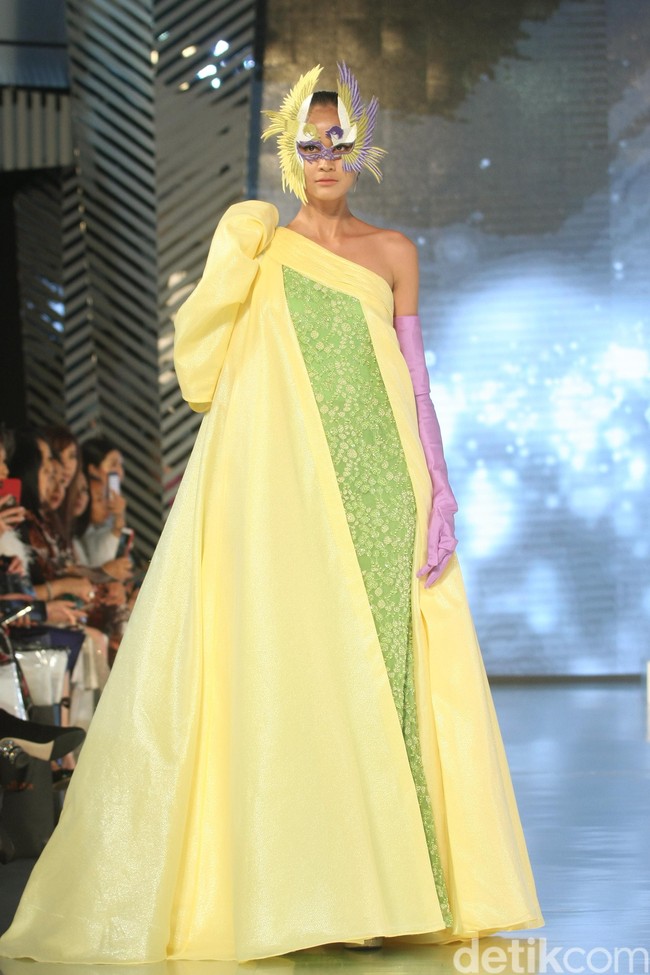 Sebastian Gunawan menampilkan koleksi terbarunya di acara Fashion Nation 2020, di Senayan City, Jakarta. Kamis [12/3/2020]. Foto: Mohammad Abduh/Wolipop.