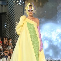 Sebastian Gunawan menampilkan koleksi terbarunya di acara Fashion Nation 2020, di Senayan City, Jakarta. Kamis [12/3/2020]. Foto: Mohammad Abduh/Wolipop.