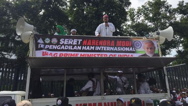 Massa Aksi PA 212-FPI Berdatangan di Kedubes India, Orator Teriak soal Corona