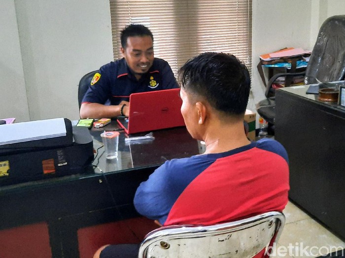 Seorang PNS ditahan karena menyodomi pelajar di Bondowoso. Bagai mana kasus asusila itu terungkap?