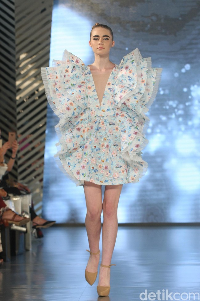 Sebastian Gunawan menampilkan koleksi terbarunya di acara Fashion Nation 2020, di Senayan City, Jakarta. Kamis [12/3/2020]. Foto: Mohammad Abduh/Wolipop.