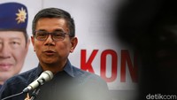 Sekretaris Jenderal (Sekjen) Partai Demokrat Hinca Panjaitan saat memberikan keterangan pers di Kantor DPP Partai Demokrat, Jakarta Pusat, Jumat (13/3/2020).