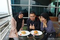 Cheese Burger Rp 110.000 Vs Rp 26.000 Mana yang Lebih Enak?