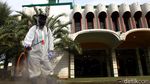 Tangkal Corona, Masjid Jami Baiturrahman Disemprot Disinfektan