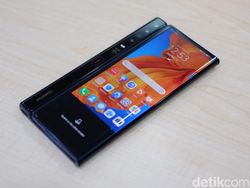 Menggenggam Ponsel Sultan Harga Rp 38 Juta dari Huawei