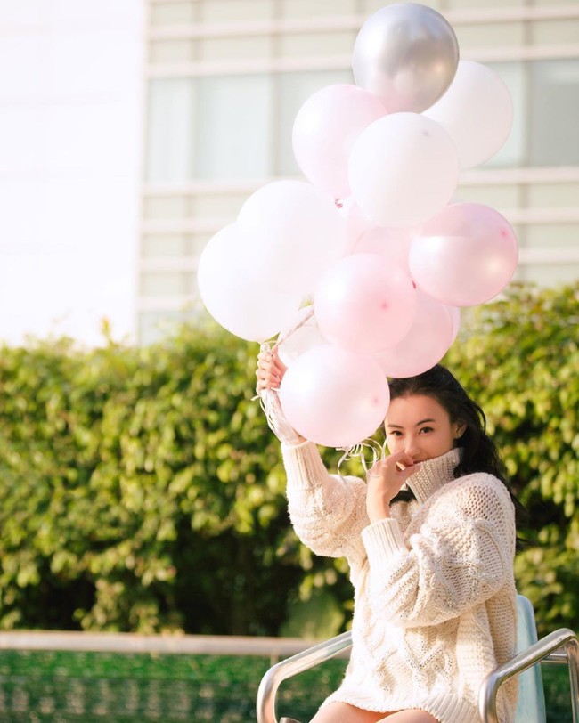 Banyak penjaga keamanan dibawa naik. Setelah pertengkaran selama hampir satu jam, Cecilia dan seluruh keluarganya, termasuk dua pembantu, tiga anak, dan saudara lelakinya, akhirnya turun, ungkap pengirim video yang jadi salah satu penumpang di pesawat tersebut Foto: Instagram