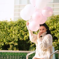 Banyak penjaga keamanan dibawa naik. Setelah pertengkaran selama hampir satu jam, Cecilia dan seluruh keluarganya, termasuk dua pembantu, tiga anak, dan saudara lelakinya, akhirnya turun, ungkap pengirim video yang jadi salah satu penumpang di pesawat tersebut Foto: Instagram