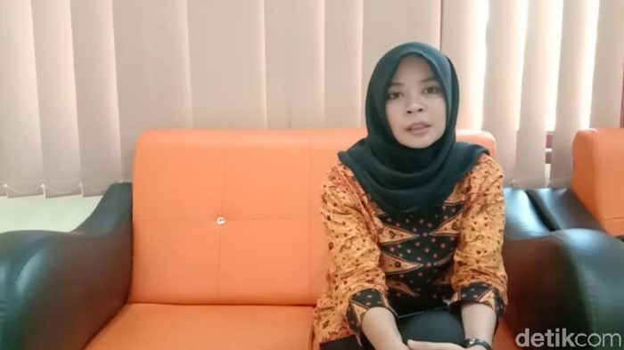 Sri Endah Pujiani, penunggang motor Beat yang membuat jambret pengendara RX King terjengkang.