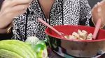 Galau Soal Rumah Tangga DJ Butterfly Punya Banyak Momen Makan Bareng Si Kecil