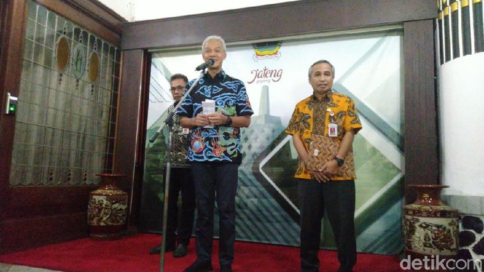Gubernur Jateng, Ganjar Pranowo memberi pernyataan tentang Pasien Positif Corona di Jateng, Semarang, Jumat (13/3/2020).