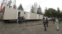 King County yang berada di Seattle, Amerika Serikat pun menyiapkan sebuah kontainer beroda yang dimanfaatkan untuk tempat tinggal para tunawisma yang tengah menjalani karantina terkait virus corona. AP Photo/Ted S. Warren.