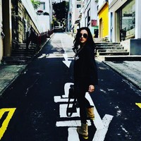 Penerbangan tersebut pun mengalami keterlambatan. Meskipun para penumpang lain tak senang dengan keterlambatan penerbangan ini, salah seorang penumpang menjelaskan bahwa Cecilia mungkin tidak bermaksud untuk memblokir lorong. Foto: Instagram