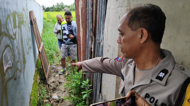 Diduga Dibuang, Bayi Ini Terbungkus Plastik Hitam Ditemukan di Tepi Sawah