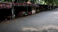 Lalu lalang kendaraan serta warga yang mempir terlihat kosong.