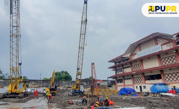 Revitalisasi Pasar Klewer Timur, Surakarta, Jawa Tengah dikebut. Targetnya, pada Juli mendatang proses pembangunan sudah rampung.
