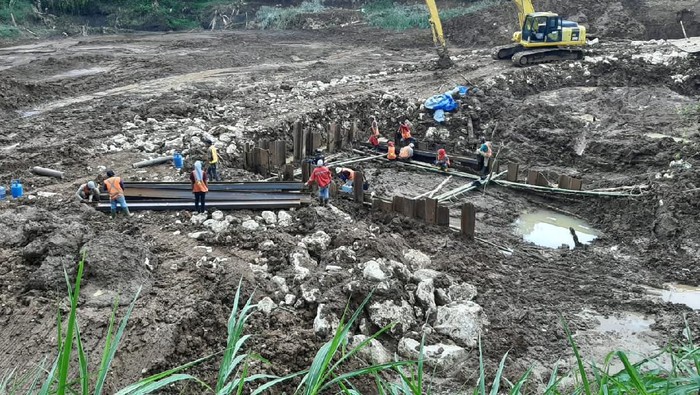 Penanganan Longsor di Cipularang