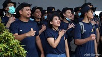 Begini ekspresi para ABK World Dream yang tiba di di Pelabuhan Komando Laut Lintas Militer (Kolinlamil), Tanjung Priok, Jakarta Utara.