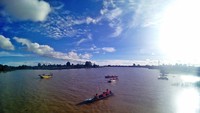 Lanjut, ada Desa Pela di Kutai Kertanegara, Kalimantan Timur. Menparekraf Sandi pun menyebut desa ini sebagai tempatnya pesut Mahakam. (Dok. Edelweiss Blogger/dTraveler)