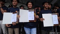 Terawan berharap para seluruh 188 WNI yang usai jalani observasi ini membagikan tips mereka untuk tetap sehat menghadapi Corona kepada masyarakat.