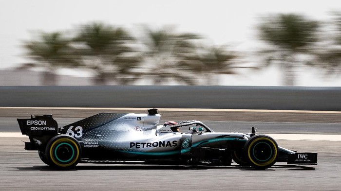 BAHRAIN, BAHRAIN - APRIL 03: George Russell of Great Britain driving Mercedes AMG Petronas F1 Team Mercedes W10 during F1 testing in Bahrain at Bahrain International Circuit on April 03, 2019 in Bahrain, Bahrain. (Photo by Lars Baron/Getty Images)