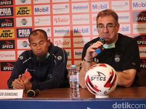 Pelatih Persib Kecewa Berat Usai Dikalahkan Persija di Liga 1
