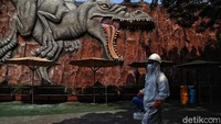 Area belanja dan makan di Taman Impian Jaya Ancol juga akan tetap dibuka.