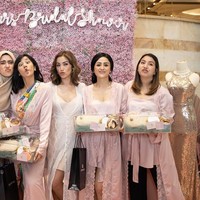 Setelah menggelar pertunangan tahun lalu, Jessica Iskandar dan Richard Kyle siap menapaki jenjang pernikahan. Sampai saat ini, keduanya memang belum mengumumkan tanggal pernikahan tersebut. Namun, euforia sudah mulai terasa dengan digelarnya pesta bridal shower untuk Jessica Iskandar baru-baru ini. (Foto: Instagram/@inijedar)