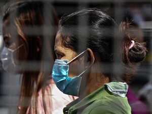 Tangkal Corona, Manila Berlakukan Jam Malam dan Desak Mal Tutup Sebulan