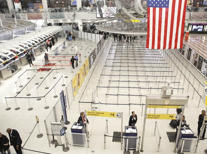 Upaya Penyelamatan Dramatis: Kebakaran Bandara JFK Mengancam Nyawa, Ratusan Orang Dievakuasi