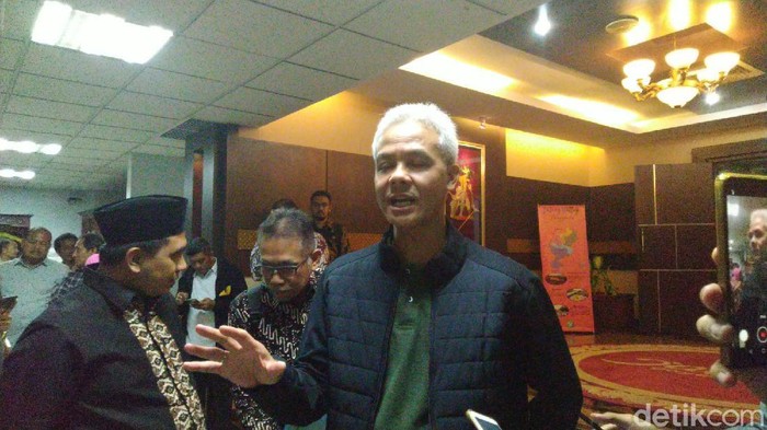 Gubernur Jateng Ganjar Pranowo gelar rapat bahas kebijakan terkait Virus Corona, Sabtu (14/3/2020).