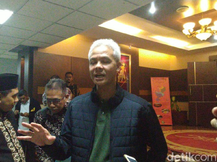 Gubernur Jateng Ganjar Pranowo gelar rapat bahas kebijakan terkait Virus Corona, Sabtu (14/3/2020).