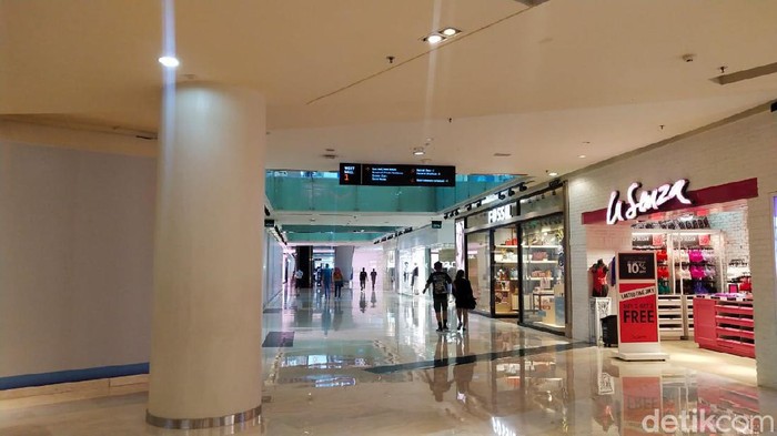 Mal Grand Indonesia Sepi di Tengah Virus Corona
