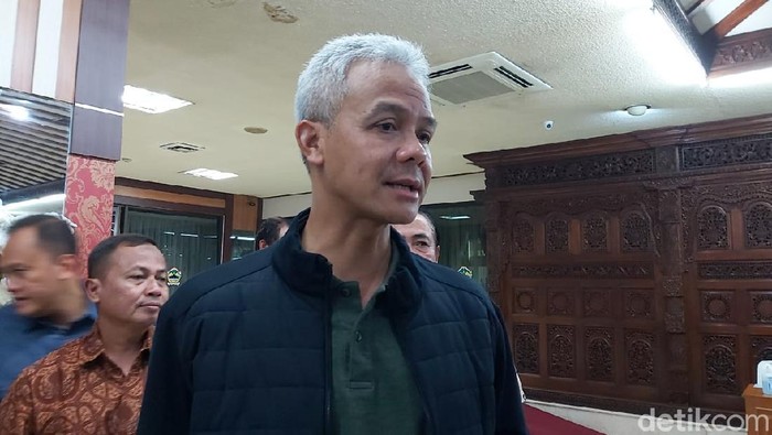 Gubernur Jateng Ganjar Pranowo gelar rapat bahas kebijakan terkait Virus Corona, Sabtu (14/3/2020).
